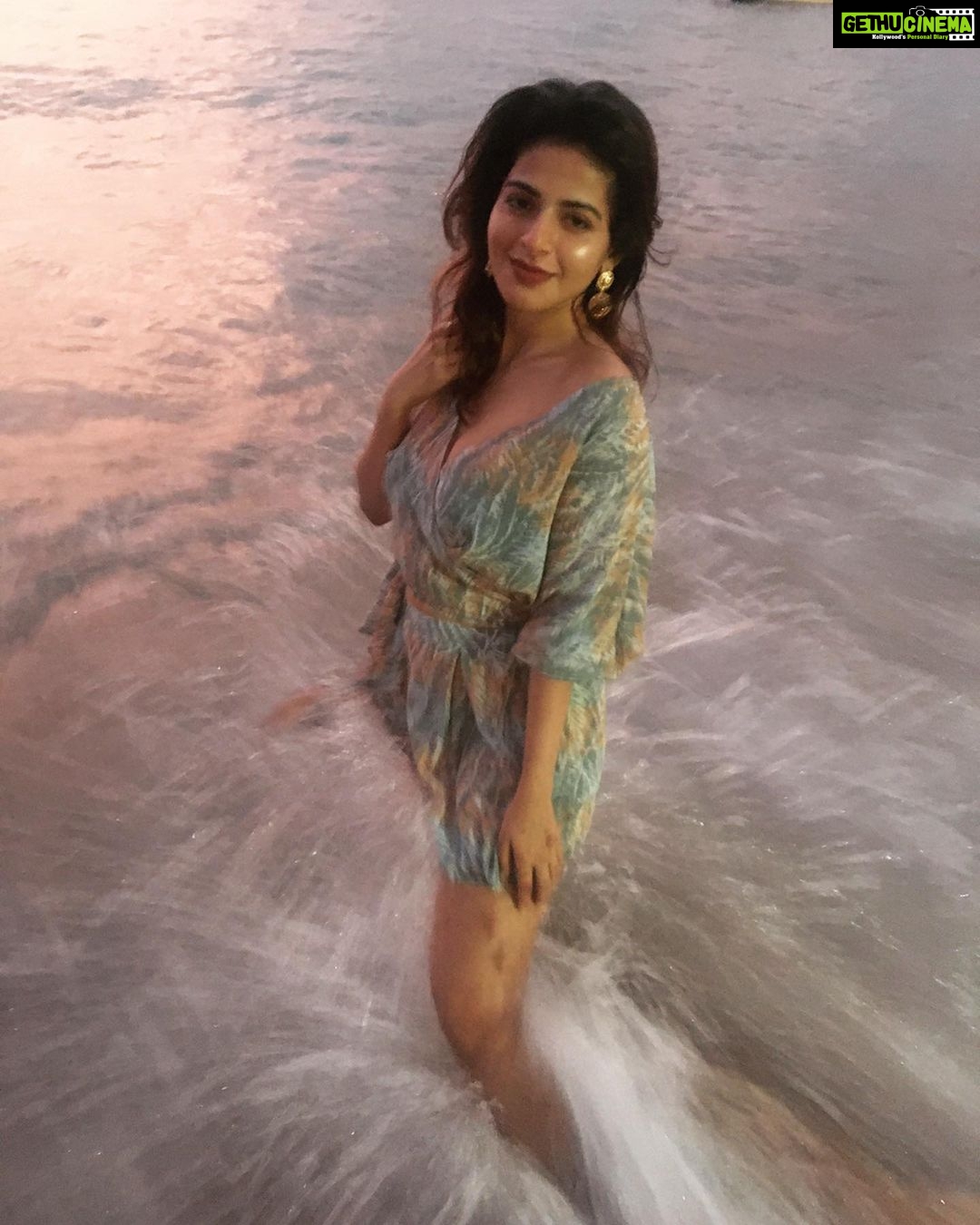 Iswarya Menon Instagram - #throwback πβ€οΈ Hope all of you are home!! Please stay indoors all of you π The only way we can get of this pandemic is by staying at home .. letβs do our bit β€οΈπ
