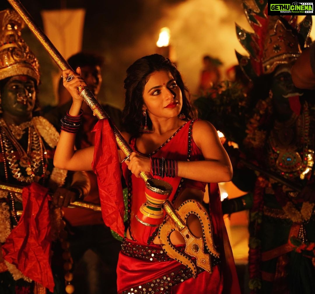 Iswarya Menon Instagram - What fun it was , shooting for the #breakupsong from my film #NaanSirithal ❤️ . The video is out on YouTube !! Link is in the bio 🥳😍 . @hiphoptamizha @the__raana @vanchinathanmurugesan @preethinarayanan @oliver_nathaneal