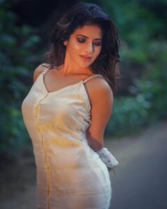Iswarya Menon Instagram - Seek what sets your soul on fire 🔥 . 📸 @anitakamaraj Styling @aaronborthwick1 💄 @instaglammakeovers Hair @drushty.saruparia