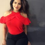 Iswarya Menon Instagram - #merrychristmas 🎄 . Wishing you all the best Christmas ever 🥰😍😍😍😍😍😍🥳🥳🥳🥳🥳