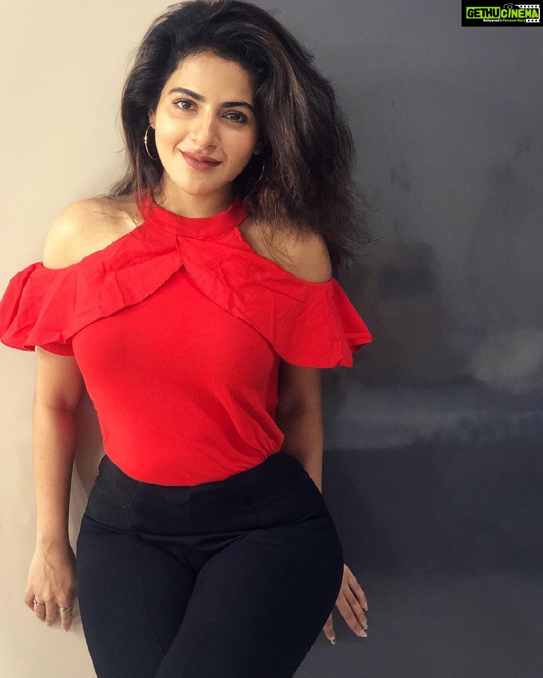 Iswarya Menon Instagram - #merrychristmas 🎄 . Wishing you all the best Christmas ever 🥰😍😍😍😍😍😍🥳🥳🥳🥳🥳