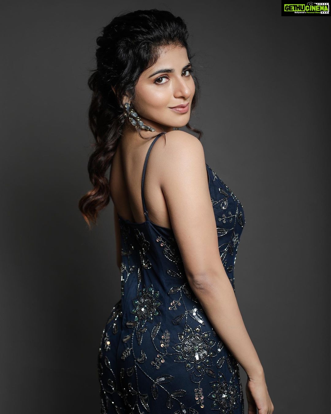 Iswarya Menon Instagram - #breakupsong single release 🥳🔥❤️❤️ . 🔥 . 📷 ... @kiransaphotography Styling.... @mehndi_jashnani mUa .... @sangeethamakeoverartistry