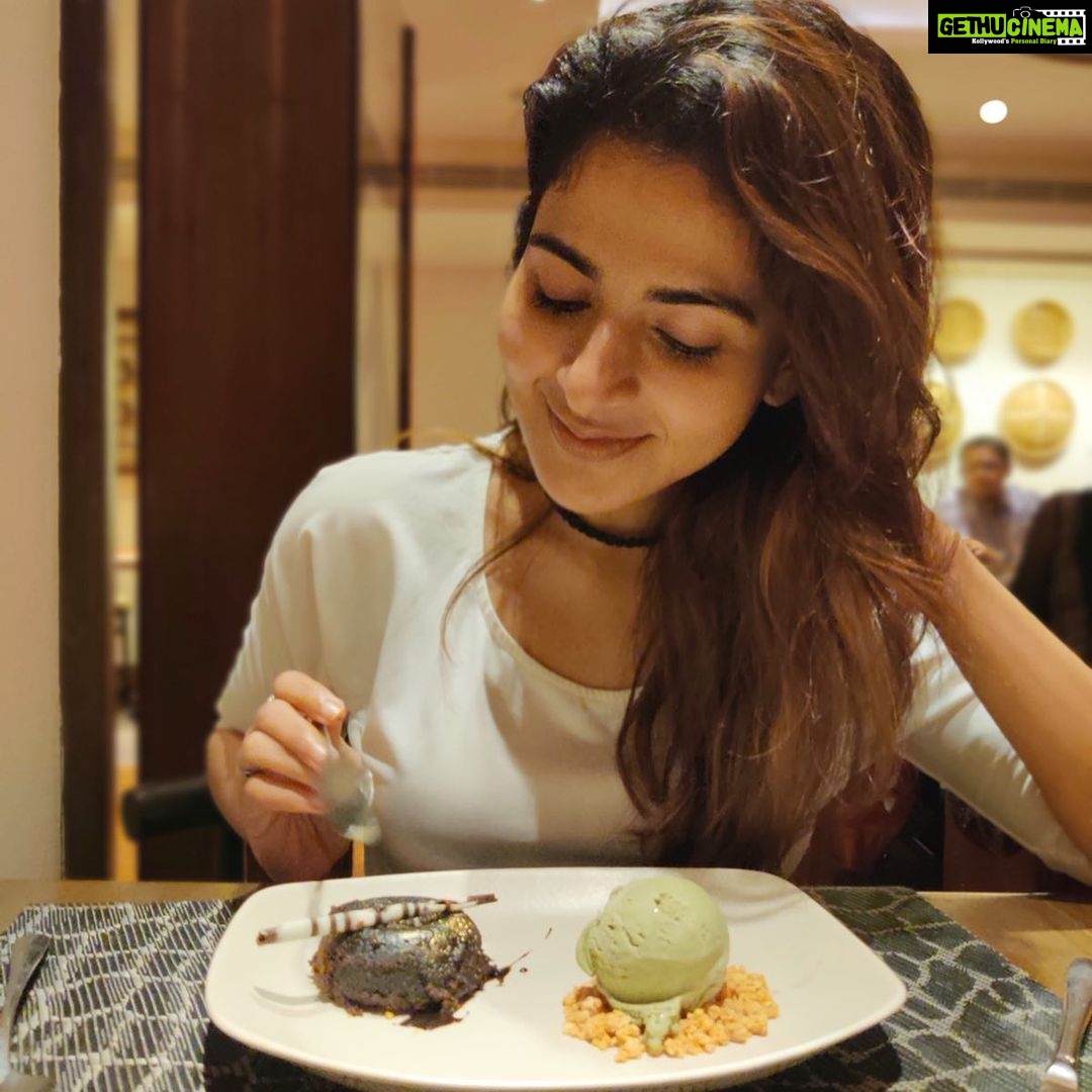 Iswarya Menon Instagram - 1) okay I am sad!! ๐ . 2) I can be a psycho killer if you donโt feed me ๐ก . 3) The dessert is Infront of me, now this is โTRUE LOVEโ๐ค๐โค๏ธ . 4) The happy smile after one spoon of food goes into my system ๐ค๐ฌ๐ . #foodie #foodisbae #truelove #okthanksbye