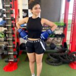 Iswarya Menon Instagram - Tried my hand at kick boxing 🥊 for the first time today! Never knew I will love it so much 😈💪🏼👊🏼 . #ifitdoesntchallengeyouitdoesntchangeyou 😈