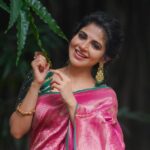 Iswarya Menon Instagram - Wish u a happy happy diwaliiiiii 🤩 🎉 . 📸 @anitakamaraj Styling @aaronborthwick1 Makeup @instaglammakeovers Hair @drushty.saruparia Saree @aribo_ Jewellery @kalasha_finejewels