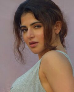 Iswarya Menon Instagram - Hellooooo 👋 
.
.
@irst_photography 
@jayamukeshmenon