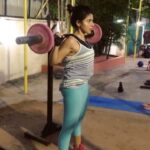 Iswarya Menon Instagram - Workout 🏋🏻‍♀️ .. Eat really well 🥘.. Be patient ✌️. . Your body will definitely reward you 😉❤️ . #workoutroutine #backsquats #fitfabcurvy
