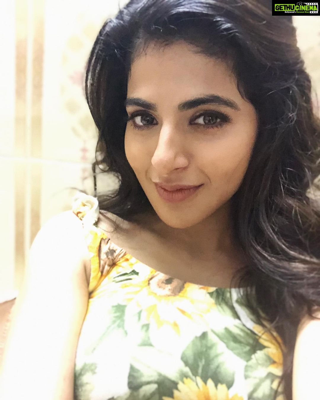 Iswarya Menon Instagram - Hi 😬💛
