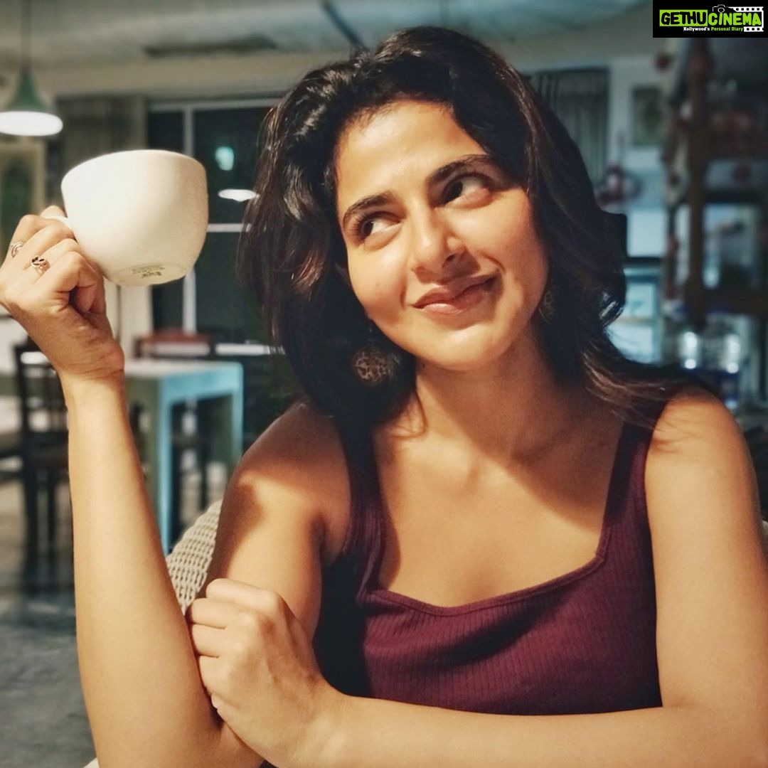 Iswarya Menon Instagram - Tag your favourite food partner! . Whooo is it???? 😍
