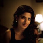 Iswarya Menon Instagram - No filter! It’s just the lighting .. loving this one . . p.c @vanchinathanmurugesan You are definitely a magician behind the Lens! 🤩🙌🏼