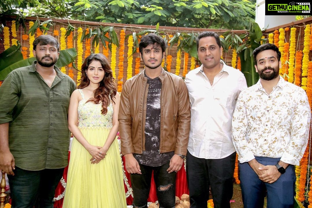 Iswarya Menon Instagram - Super happy & extremely grateful to be a part of this lovely team 🙏🏼♥️ . @actor_nikhil @tej_uppalapati @garrybh1988 @red.cinemas