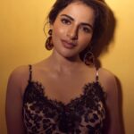 Iswarya Menon Instagram - Inner beauty is great, but a little Bronzer never hurts 😉 . #glamon #shinebright #dontbeaftaidtosparklealittlebrighter . . 📷 @balakumaran_me MUA @ramya_mua (the best ever♥️) Styling @mehndi_jashnani (styling expert 😍)