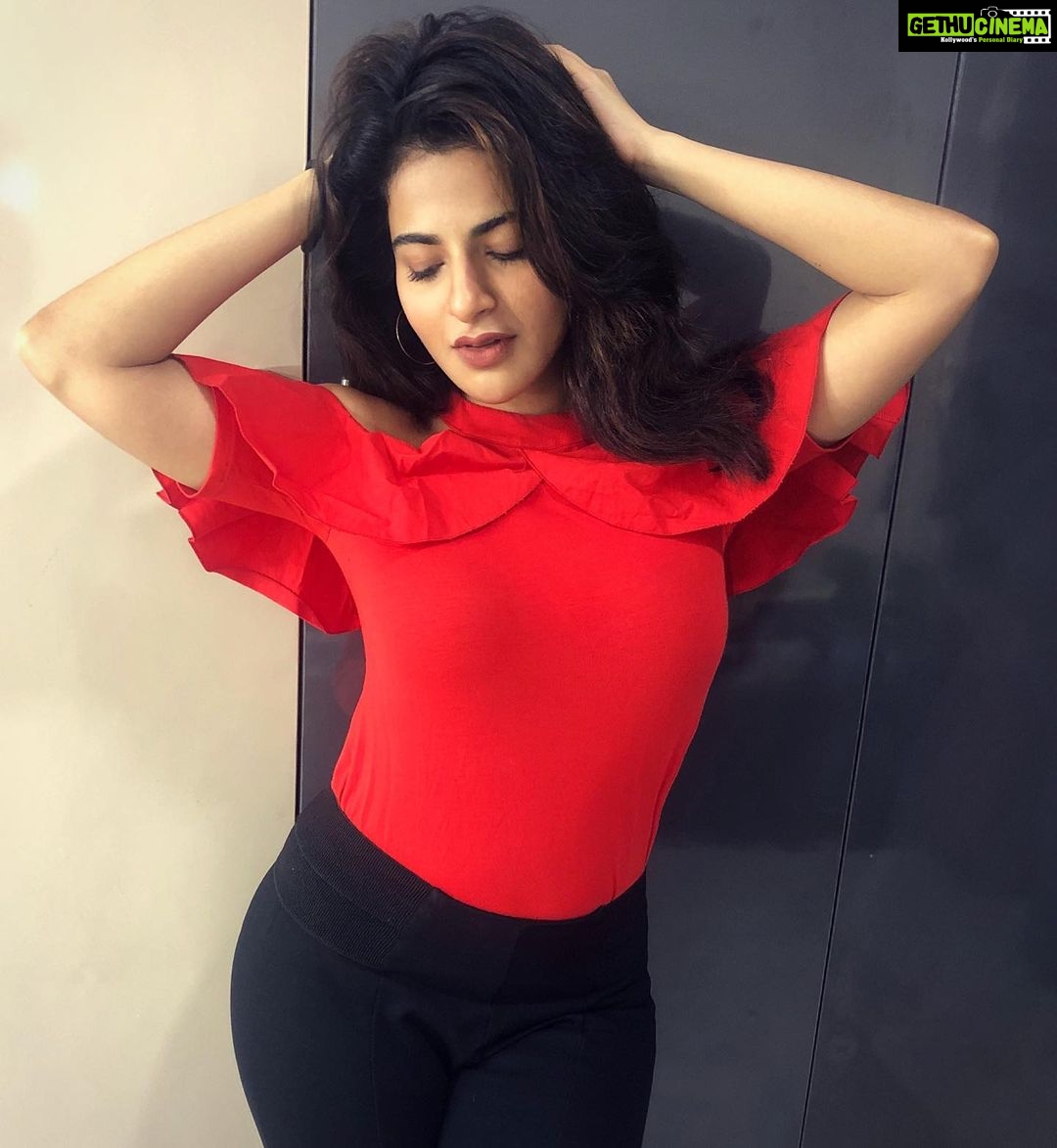 Iswarya Menon Instagram - Too glam to give a damn 🤪