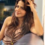 Iswarya Menon Instagram - What plans for the weekend?❤️ Mine is gonna be a family time with my folks, wAt about you? Comment below ❤️ . http://m.helo-app.com/s/mRddfyU