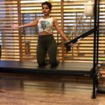 Iswarya Menon Instagram - I love experimenting with my workout ❤️ Tried out pilates for a change.. Being fit isnt a fad or a trend , its a lifestyle ❤️💪 Well i do have a serious face when i workout 🤪😂 . #fitfabcurvy #fitnessforthemindbodyandsoul . http://m.helo-app.com/s/hbrYyFU . @nizam_maz