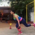Iswarya Menon Instagram - Being fit is a different high altogether!.. Single leg romanian dead lifts 🏋🏻‍♀️💪 . #fitfabcurvy #fitnessjunkie 🔥 http://m.helo-app.com/s/dhRRbQS