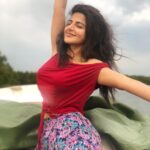 Iswarya Menon Instagram – Sunshine and salt water 💋
.
#vacayslikethis #seabreeze #lifeisgood
