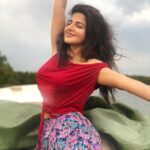 Iswarya Menon Instagram - Sunshine and salt water 💋 . #vacayslikethis #seabreeze #lifeisgood