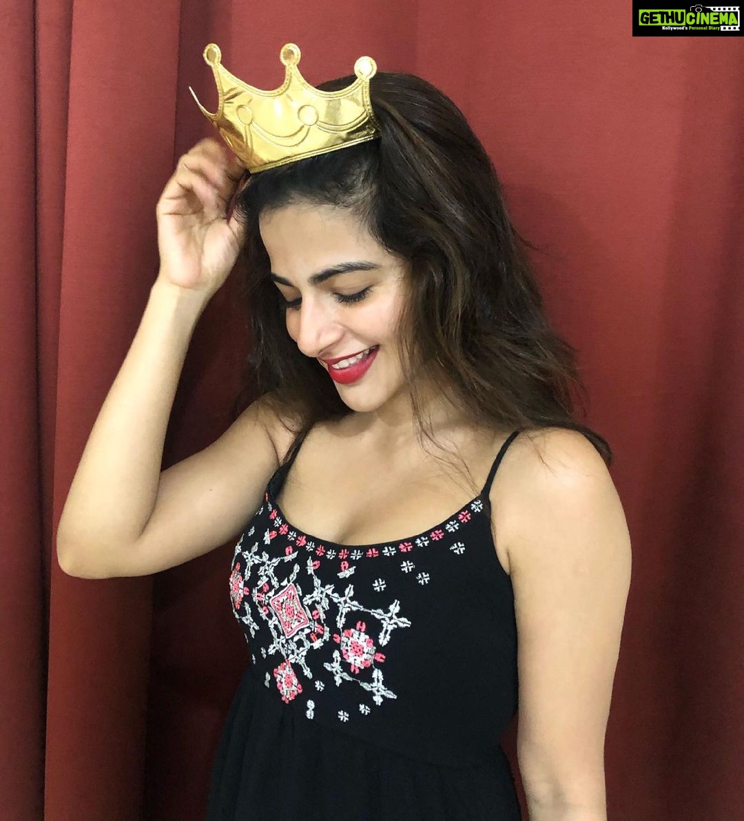 Iswarya Menon Instagram - Princess for the day 👸 . Thank you all for making me feel like one 😍❤️ . #may8 #birthdaygirl #yesitsmybirthday 😬😁