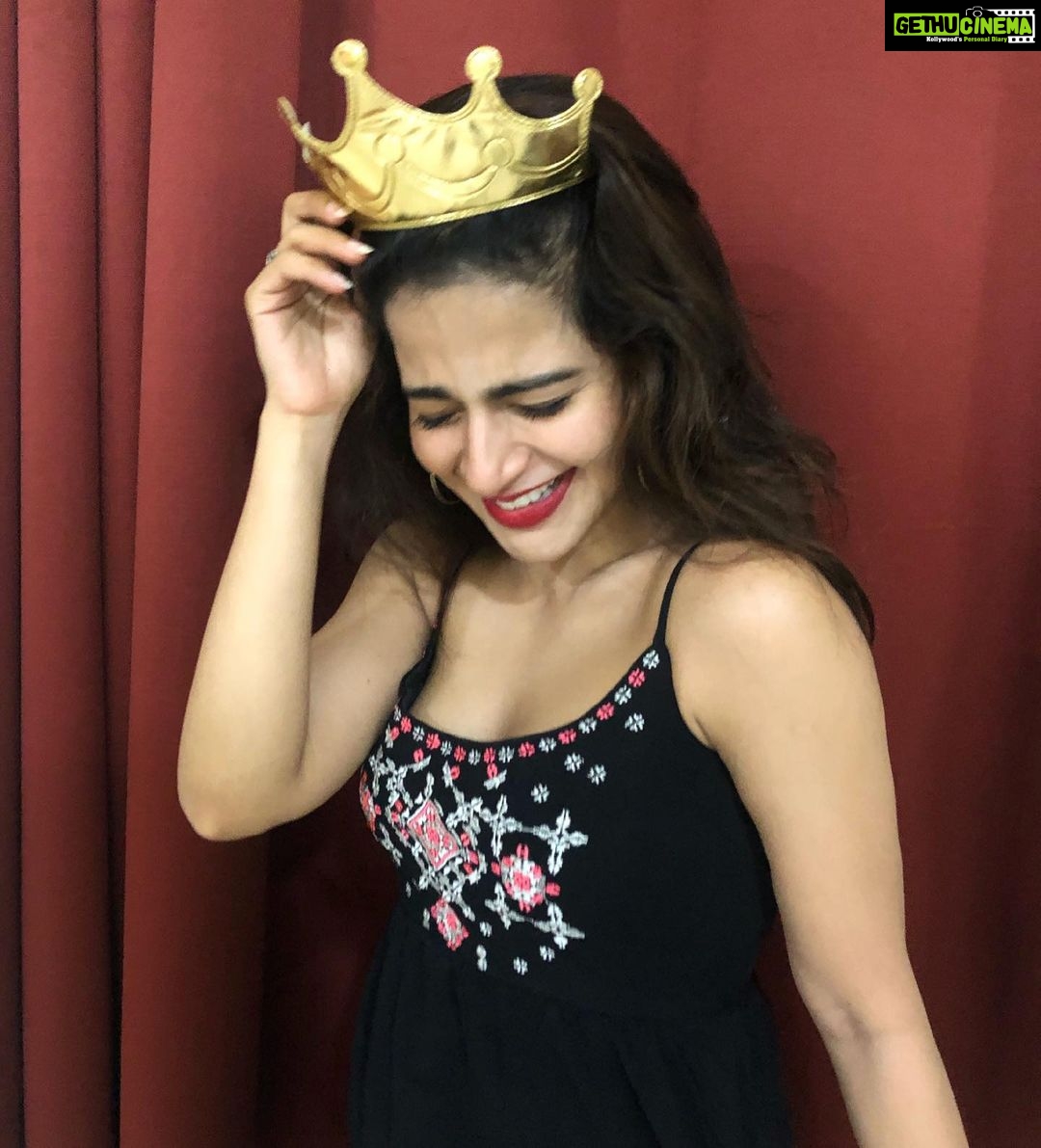 Iswarya Menon Instagram - Princess for the day 👸 . Thank you all for making me feel like one 😍❤️ . #may8 #birthdaygirl #yesitsmybirthday 😬😁