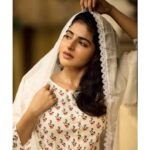 Iswarya Menon Instagram - கண்ணாளனே எனது கண்ணை நேற்றோடு காணவில்லை 🤍🎼 . . 📷 @camerasenthil MUA @jayamukeshmenon