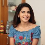 Iswarya Menon Instagram - Well 🤔 i have absolutely no idea what i was thinking so deeply 😂 . #caughtcandid