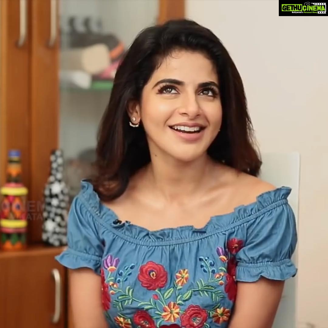 Iswarya Menon Instagram - Well 🤔 i have absolutely no idea what i was thinking so deeply 😂 . #caughtcandid