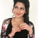 Iswarya Menon Instagram - Ok did you just say ‘Cheesecake’ 🤩♥️ . #thelookoflove #foodisbae