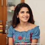 Iswarya Menon Instagram - Well 🤔 i have absolutely no idea what i was thinking so deeply 😂 . #caughtcandid