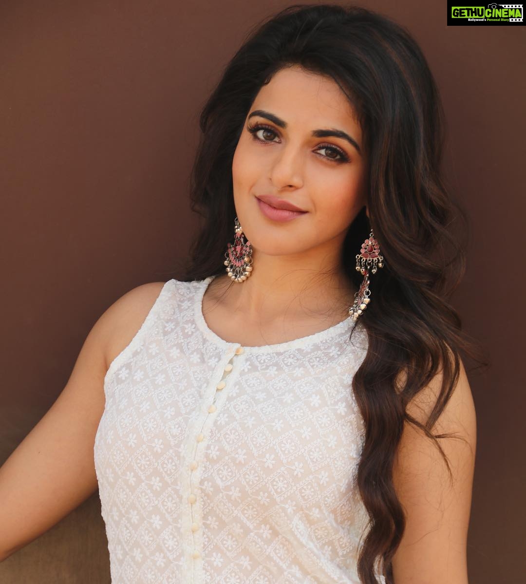 Iswarya Menon Instagram - The calm before the storm ⛈ . 📷 @pavithran.magee