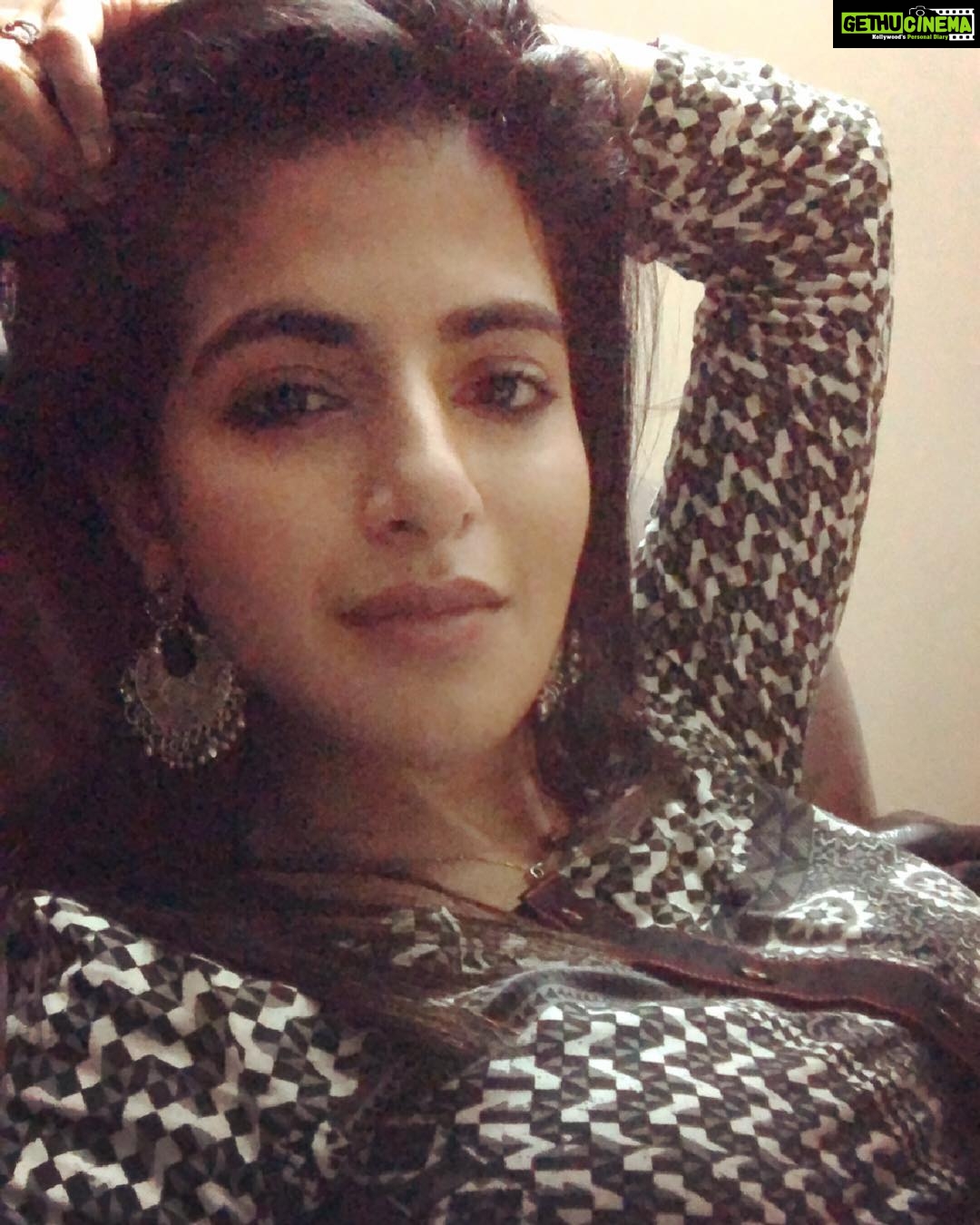 Iswarya Menon Instagram - I got that sunshine in my pocket , Got that good soul in my feet π΅πΆπ