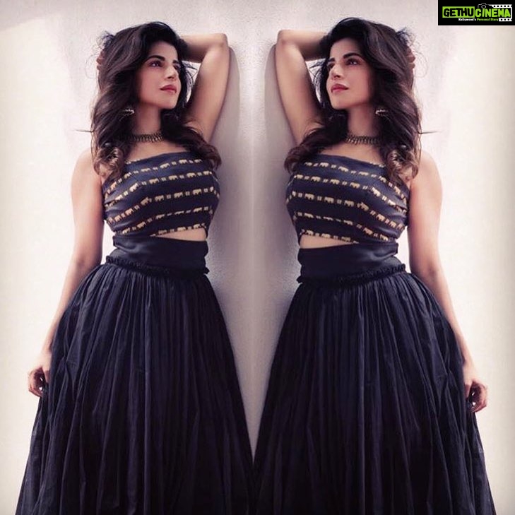 Iswarya Menon Instagram - Twinning 🖤