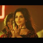 Iswarya Menon Instagram - #evadaunnapetha video is out 🌟 Link in the bio ❤️ . #tamizhpadam2