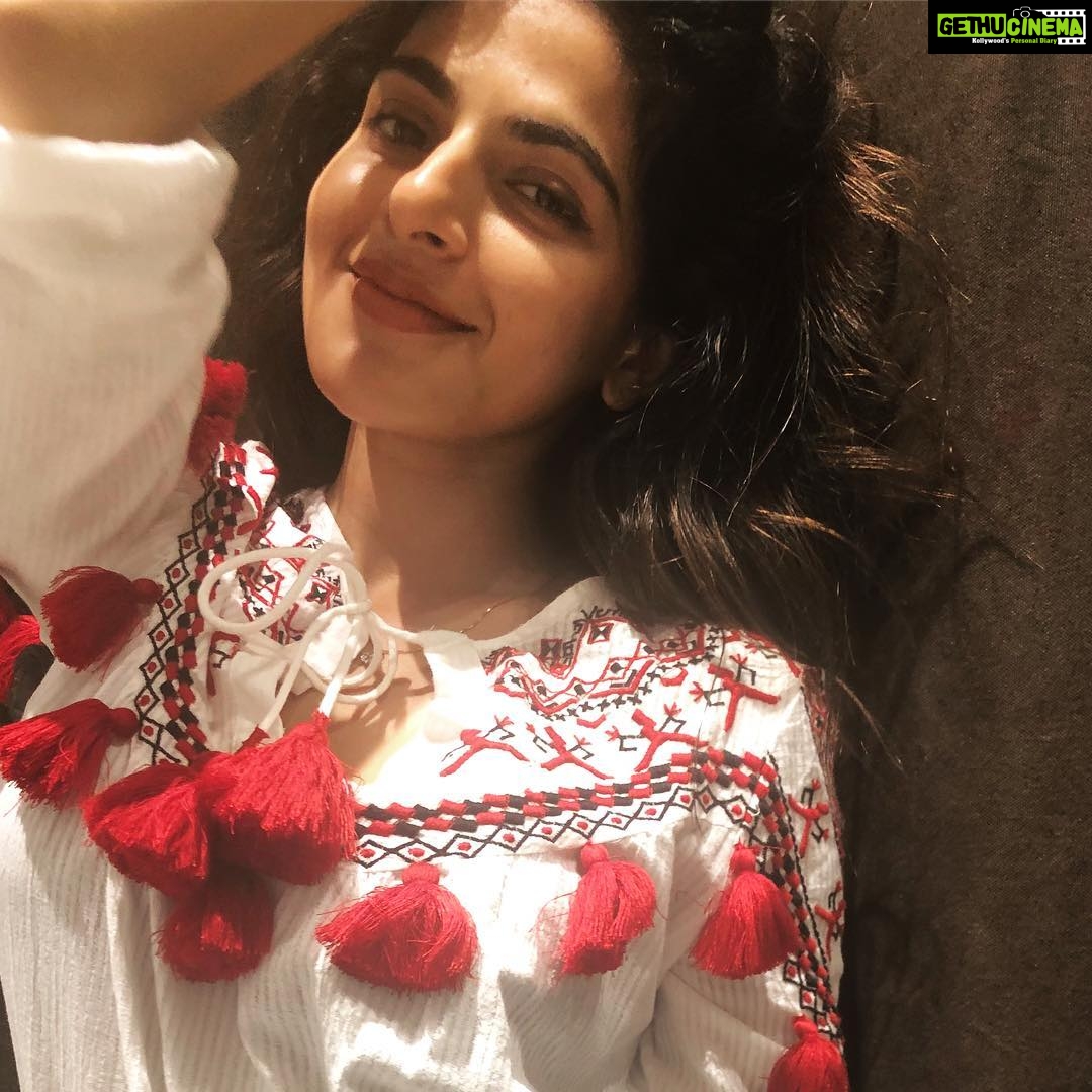 Iswarya Menon Instagram - Lazy kinda day 💆♀️ ✌️