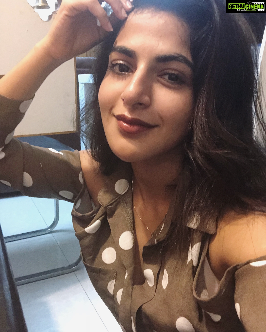 Iswarya Menon Instagram - This is WAt happens to me when m hungry 🤓🤪 . #creepyme #foodie #foodfirst #givemefood #worstbehavior