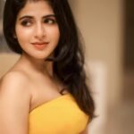 Iswarya Menon Instagram – Set Peace Of Mind as your highest goal & organise your life around it 💛 🕊 
When you are peaceful it reflects on your face💛☺️
.
#peaceofmindishappiness 💛
.
@camerasenthil