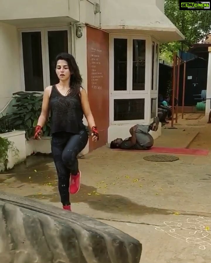 Iswarya Menon Instagram - Graduating from a 20kg tyre to a 80kg tyre! πͺ I definitely feel stronger .. ππͺ( thatβs @roopa9179 βs Voice in the background π) thanks Anant & J for always pushing me β€οΈ #workthatcore #whenworkoutsarefun #fitfabcurvy #fitnessfirst #strongisthenewsexy