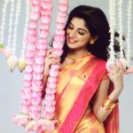 Iswarya Menon Instagram - Flowers, blossoms & all that jazz 🌸🌷😃