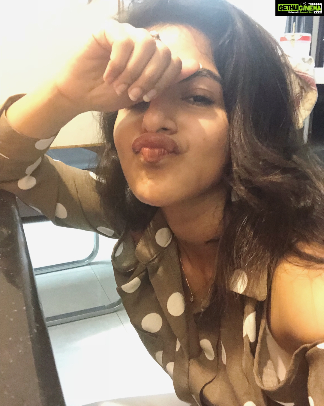 Iswarya Menon Instagram - This is WAt happens to me when m hungry 🤓🤪 . #creepyme #foodie #foodfirst #givemefood #worstbehavior