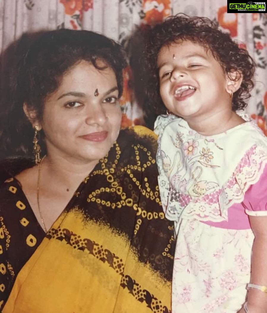 Iswarya Menon Instagram - #mommysgirl #istilllaughthesame 😋😄😍
