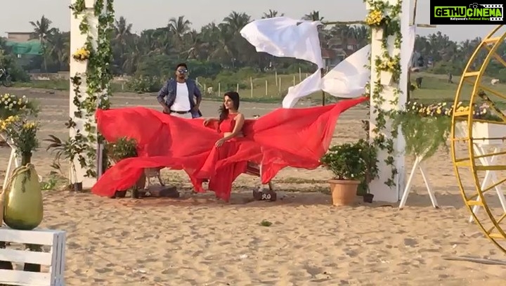 Iswarya Menon Instagram - #verrattaamaverratturiye #onlocation #duringtheshoot #veera ✨💃