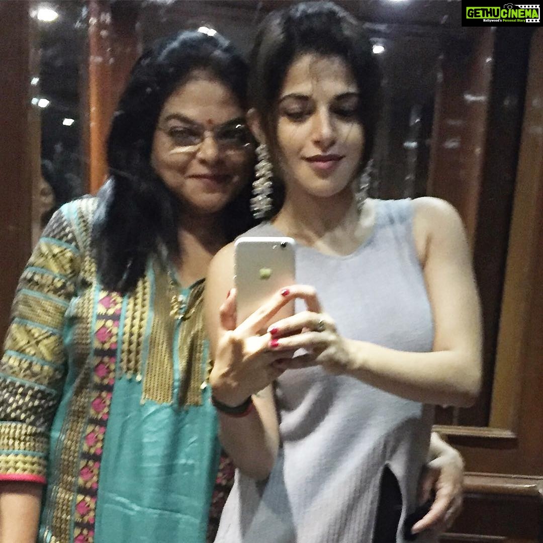 Iswarya Menon Instagram - Happy birthday to the woman who is the reason for my existence ❤️ Love u ma 😘