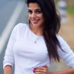 Iswarya Menon Instagram - Remember! You are never fully dressed without a smile 😬 #sparkle #smile #shine ✨😍😘 Happy easter💚