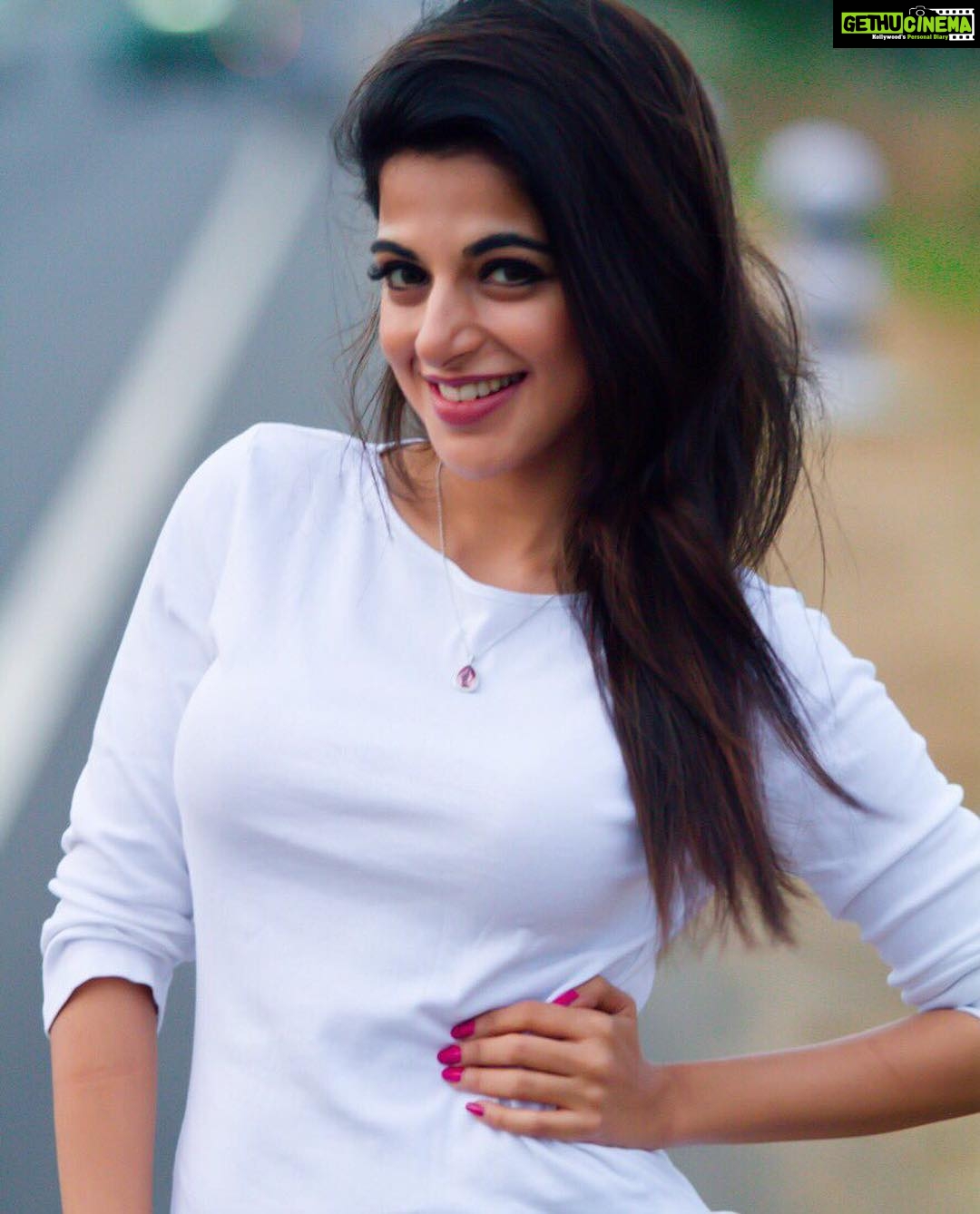 Iswarya Menon Instagram - Remember! You are never fully dressed without a smile π¬ #sparkle #smile #shine β¨ππ Happy easterπ