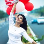 Iswarya Menon Instagram – Excuse me while I kiss the sky 😘❤️
#skywatcher #peaceandquiet #breezearound ❤️