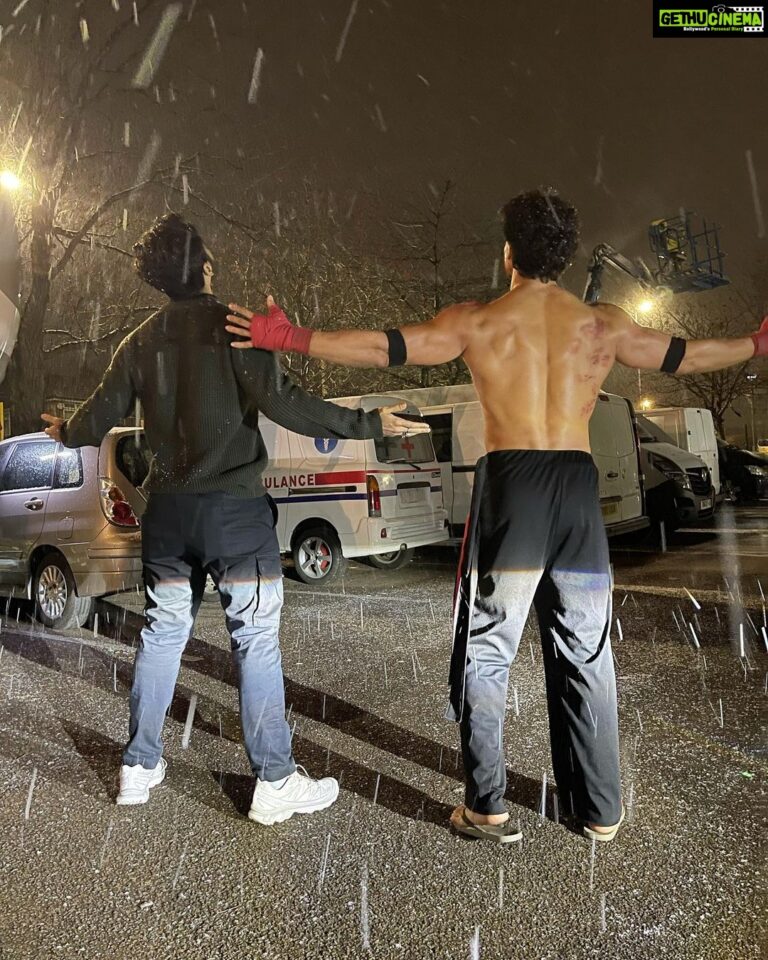 Jackky Bhagnani Instagram - Its snowtime with my Hero no. 1! ❄️😉 #Ganapath @tigerjackieshroff 💙