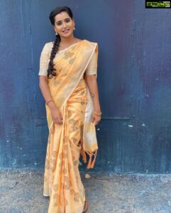 Jacqueline Fernandas Instagram - 💙
Saree : @ashas_womens_collection 
Design : @yaradesigners