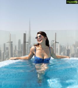 Jacqueline Fernandez Instagram - 🧜‍♀️💙 pool baby @slsdubai