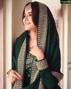 Jasmin Bhasin Instagram - Caption aap dedo 🥰

Shot by @makeparmar