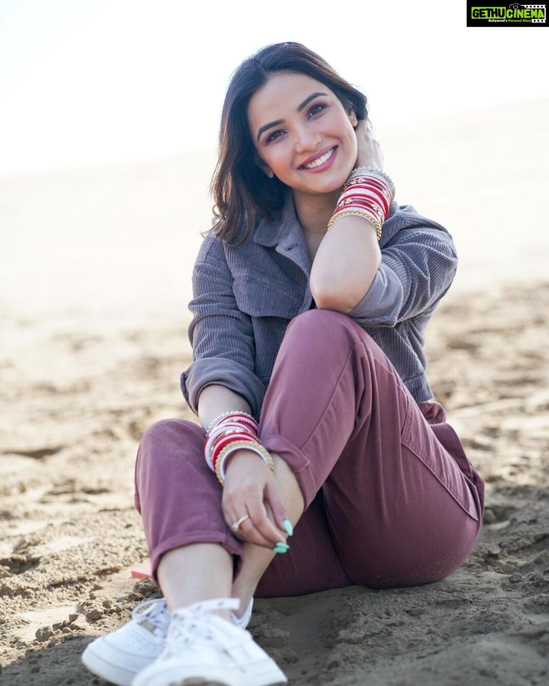 Jasmin Bhasin Instagram - Shining and smiling ☺️